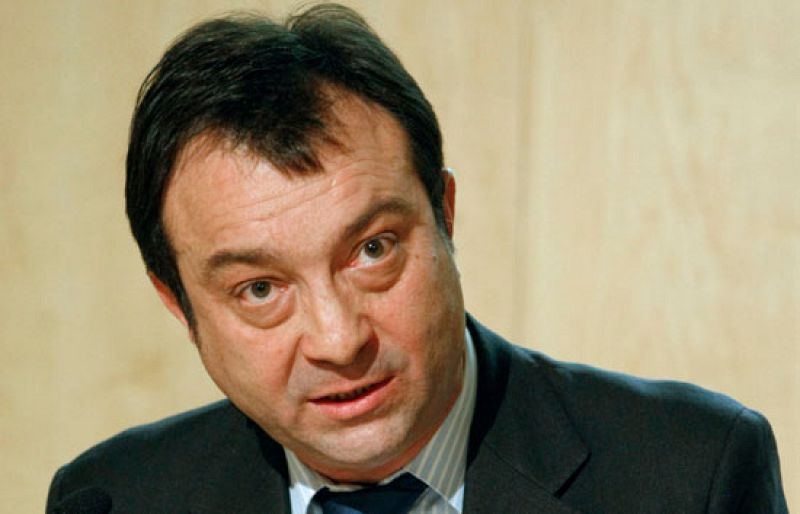 Manuel Cobo contesta a las críticas de Francisco Granados | Ver