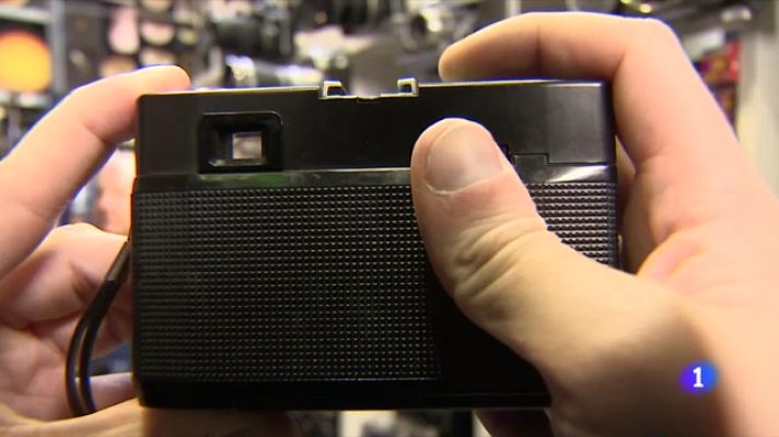 Telediario Fin de Semana - El resurgir de la cámara de fotos analógica