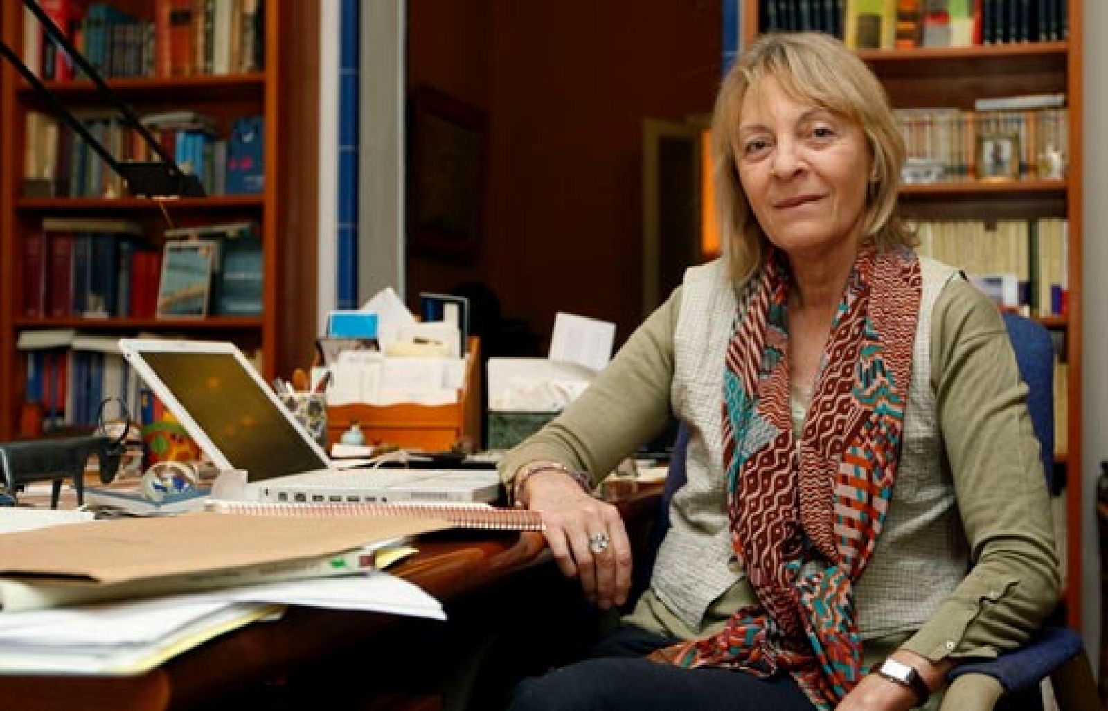 Soledad Puértolas se convierte en la quinta mujer en ocupar un sillón en la Real Academia | Ver