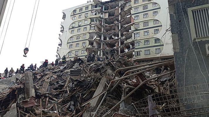 Telediario en lengua de signos - Telediario - 8 horas - 06/02/23 - Lengua de signos
