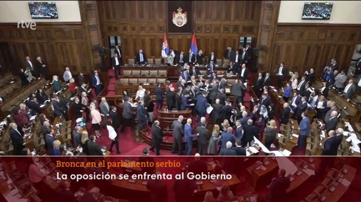 Parlamento - Bronca en el Parlamento serbio