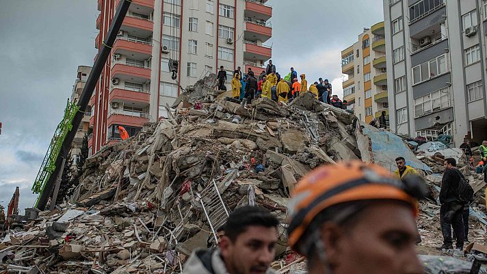 Telediario 1 - El devastador terremoto en Turquía y Siria deja miles de muertos y heridos