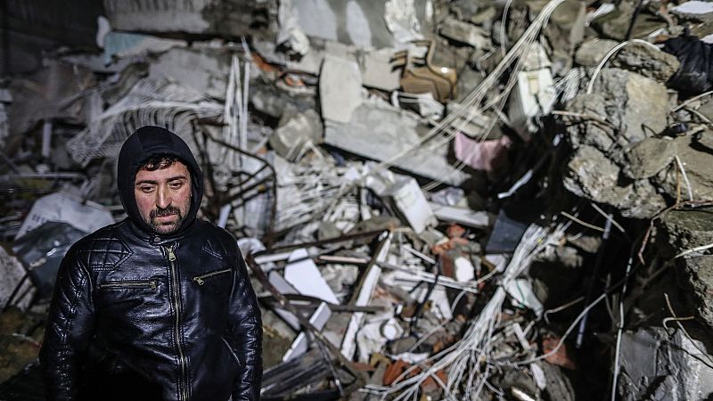 Siguen buscando supervivientes de los terremotos: hay más de 4.800 muertos entre Turquía y Siria