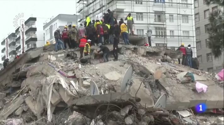 L'Informatiu - La unitat canina de rescat K-9 Creixell viatja a Turquia per ajudar en les tasques