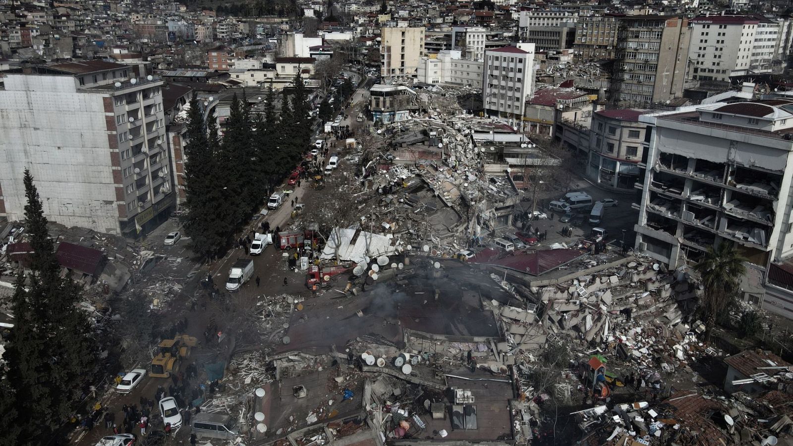 La ayuda internacional empieza a llegar a Turquía y Siria tras los terremotos