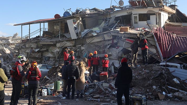 Telediario 2 - Los rescates a contrarreloj continúan en Siria y Turquía