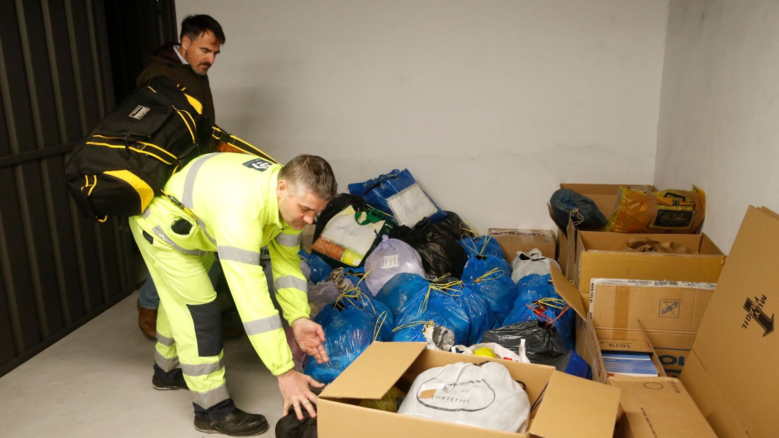 Ayuda tras el terremoto: ropa de abrigo, mantas, alimentos no perecederos y baterías para móviles - Ver ahora