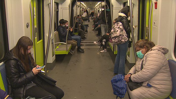 L'informatiu - Comunitat Valenciana - Primeros días sin mascarilla en el transporte público