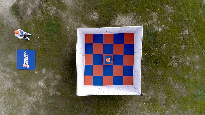 Todos contra 1 - Bomba de pintura en habitación ¿Cuántos azulejos se pintan?