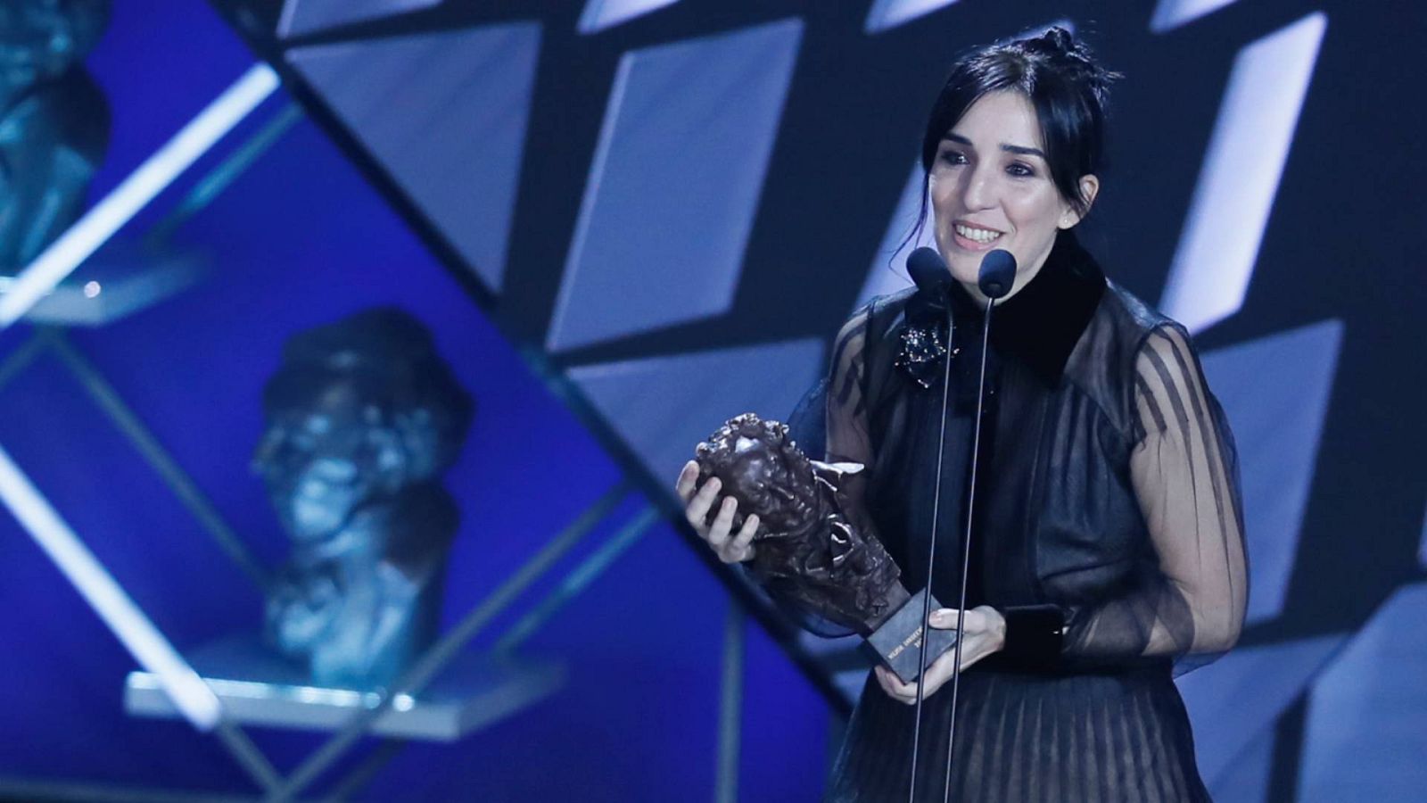 Goya a mejor dirección novel para Alauda Ruiz de Azúa por 'Cinco lobitos'