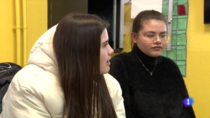 L'Informatiu - Els joves cada cop creuen menys en l'amor romàntic