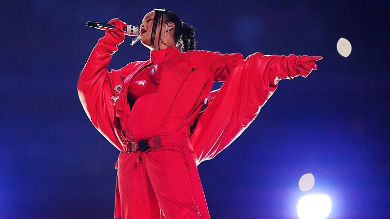Rihanna triunfa en el descanso de la SuperBowl