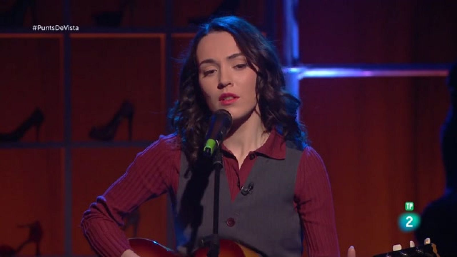 Punts de vista - Entrevista i actuació de la cantautora Núria Graham