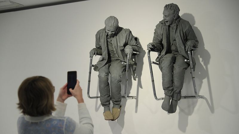 El universo Juan Muñoz, una exposición sobre la incomunicación