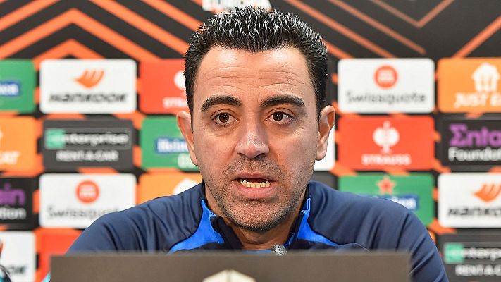 Telediario 1 - Xavi: "Me intento centrar en el fútbol, pero este club tiene estas cosas"