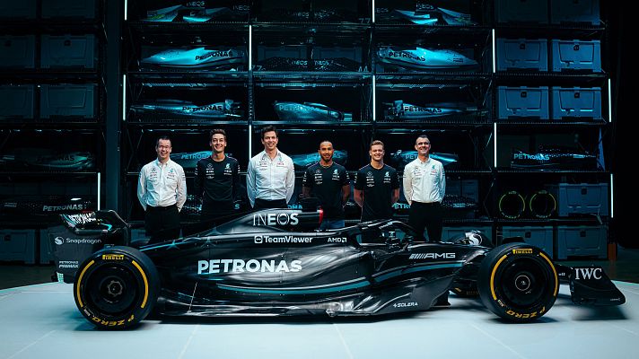 Telediario 1 - Mercedes vuelve al color negro y presenta su nuevo W14