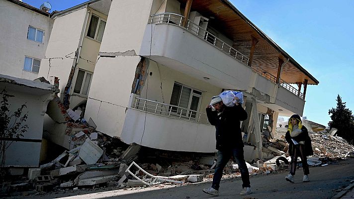 Telediario 1 - Turquía planea el derribo de 50.000 edificios dañados por el terremoto