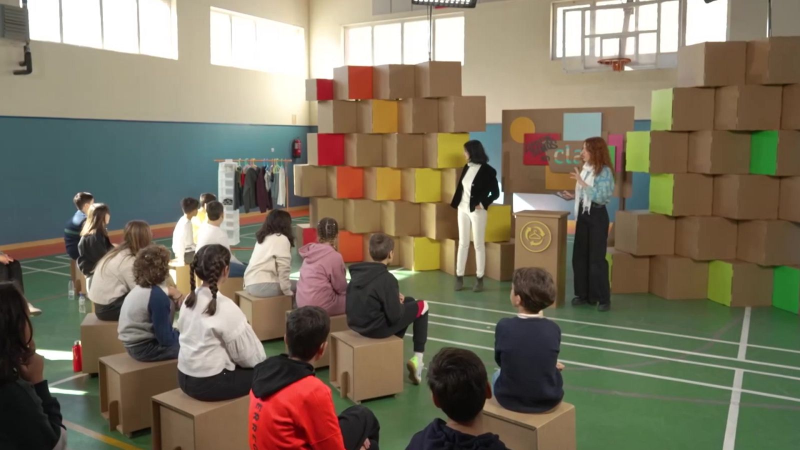 Moda rápida o ropa de segunda mano - Aprendemos en Clan. El debate | Ver