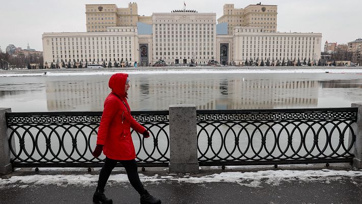 Telediario 2 - Un lazo verde, el símbolo contra la guerra de Ucrania que se puede ver en Moscú