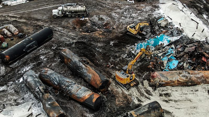 Los vecinos de Ohio temen las consecuencias del vertido tóxico tras el descarrilamiento del tren