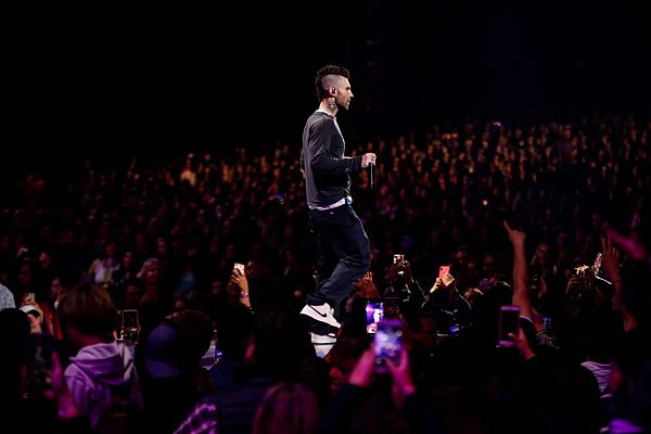 Telediario Fin de Semana - El 'front stage' se pone a la venta en cada vez más conciertos