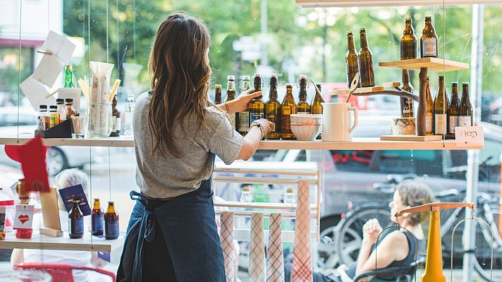 Hablando claro - Obligados a trabajar de pie: "Siempre que estábamos en tienda teníamos que estar de pie, hubiera o no alguien"