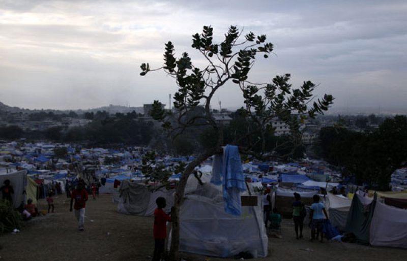 Detienen a traficantes de niños en Haití | Ver