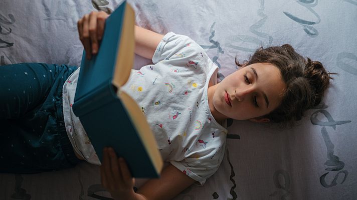 Telediario 2 - Explicar el contexto sociocultural de los cuentos clásicos: la mejor forma de proteger a los menores