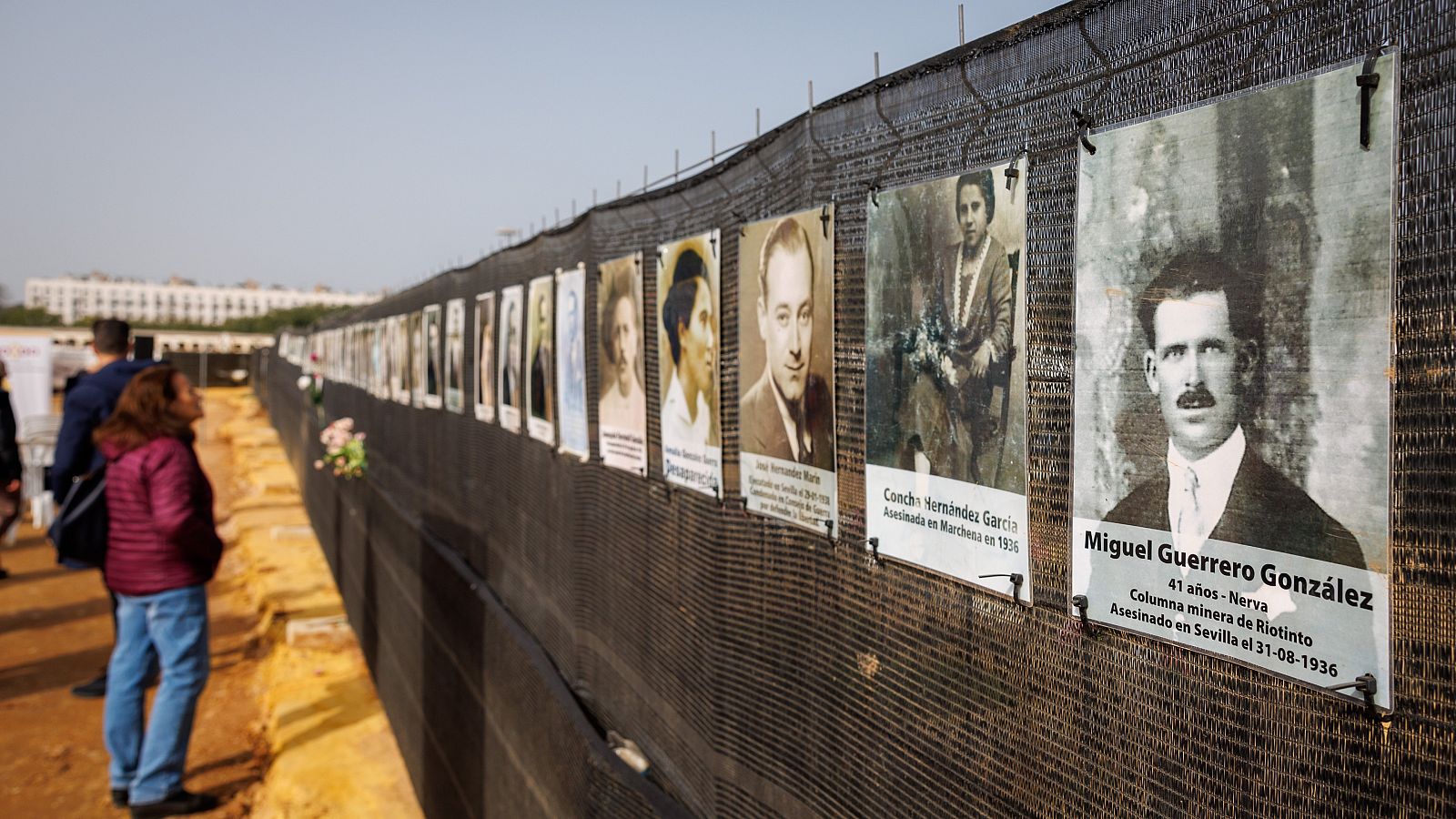 Cierran en Sevilla la fosa de Pico Reja tras recuperar los restos de 1.800 represaliados durante la Guerra Civil