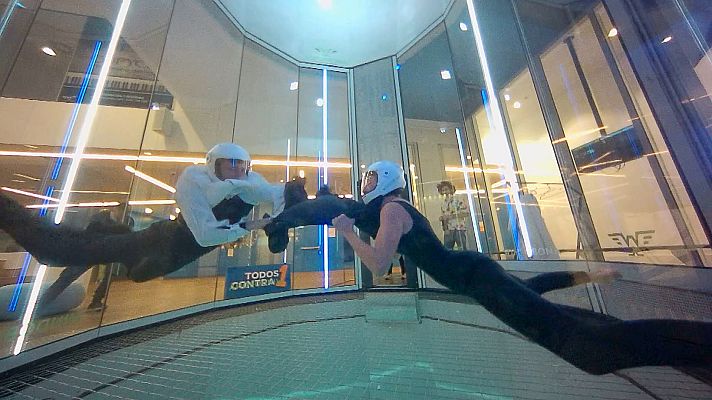 Todos contra 1 - Una pareja de novios se viste dentro de un túnel de viento