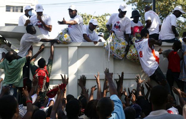  - Reorganizan la ayuda en Haití