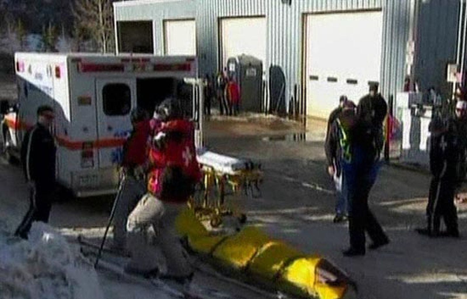 Alguno de estos snowbor por poco se queda sin ir a Vancouver, sobre todo el austriaco que es el que se sale de la pista en esa caída masiva que se produjo en la prueba de snowboard cross de los Juegos Extremos. Tuvo que ser trasladado al hospital, pe