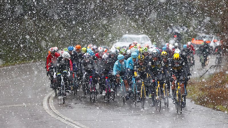 La nieve obliga a suspender la primera etapa de O Gran Camiño | Ver