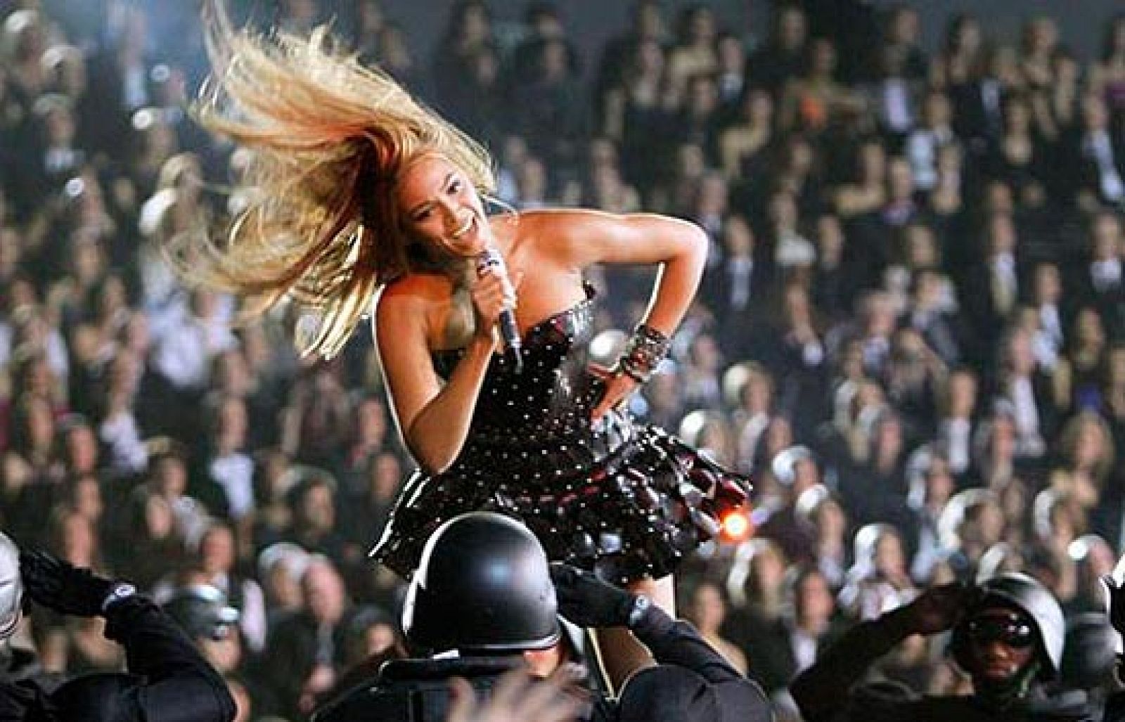 Beyoncé reina en los Grammy | Ver