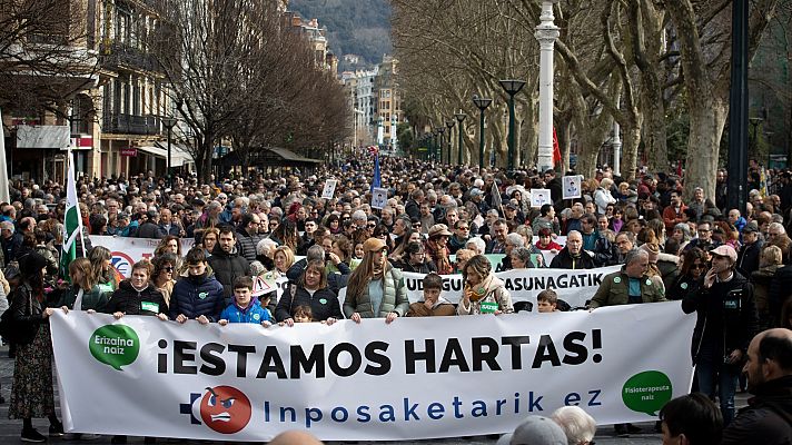 Telediario Fin de Semana - Miles de personas se manifiestan en el País Vasco en defensa de la sanidad pública