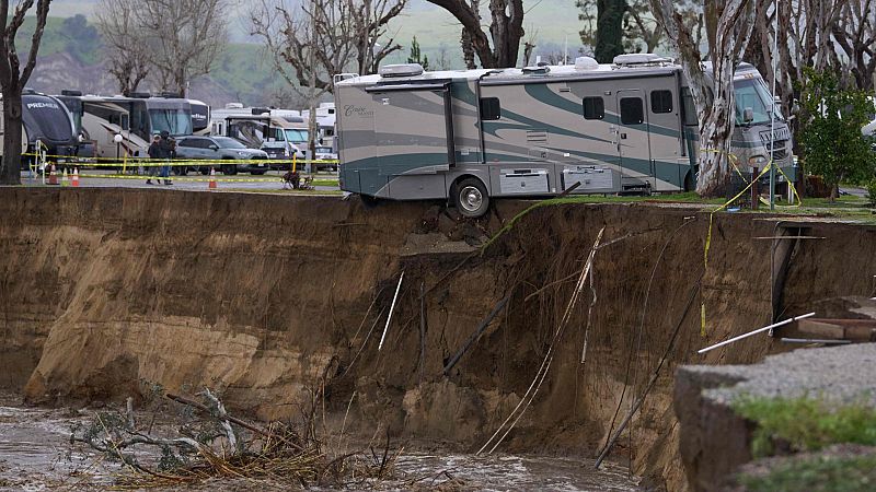 Hasta 85.000 viviendas sin luz por las intensas nevadas en California