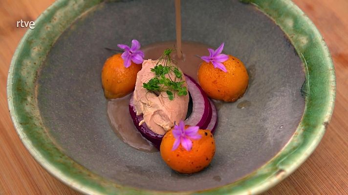 El señor de los bosques - Receta de sopa de kakis y foie con ensalada de cebolletas