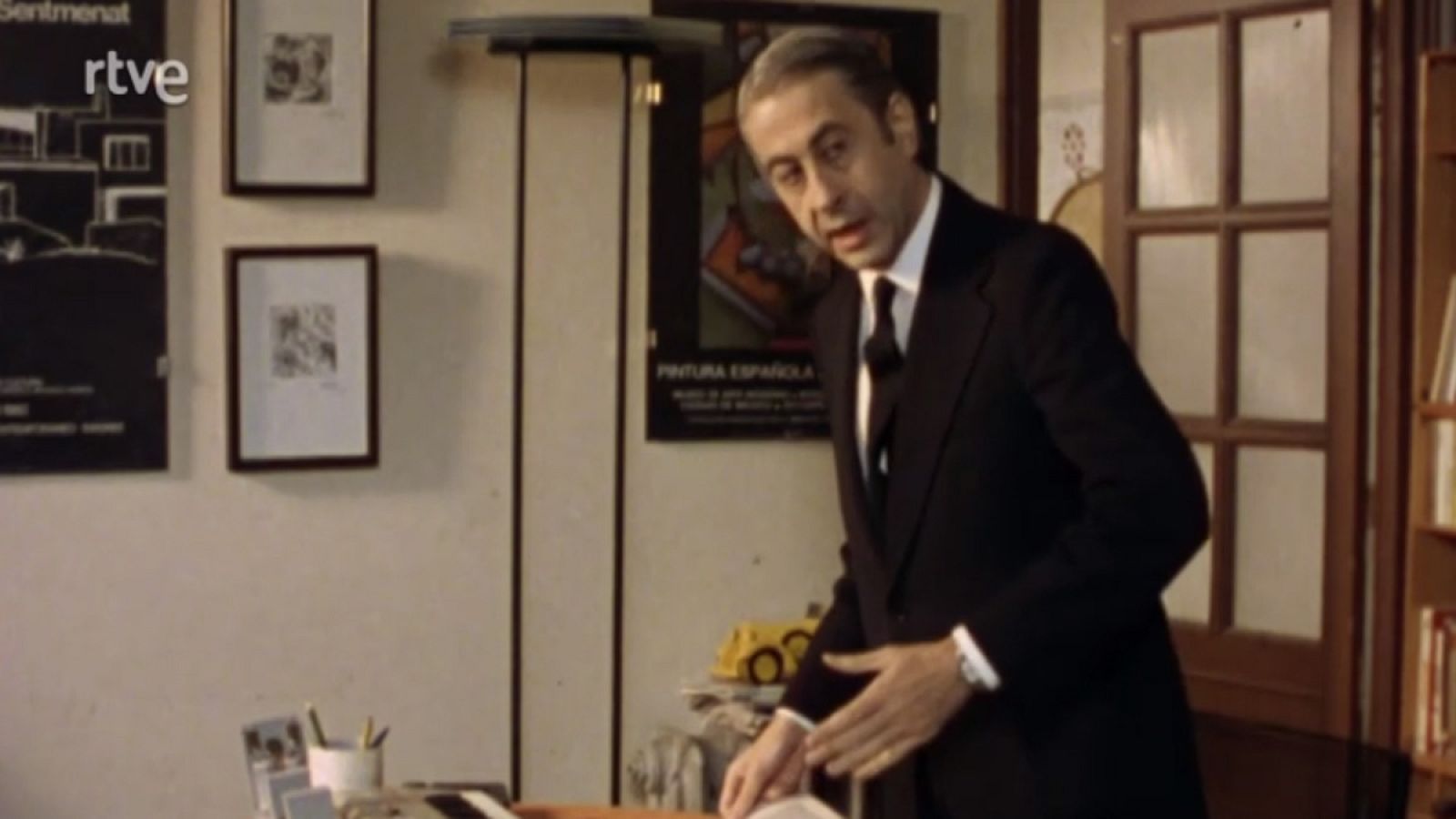 Escalera exterior, escalera interior - La gota fría - Escalera exterior, escalera interior | Ver