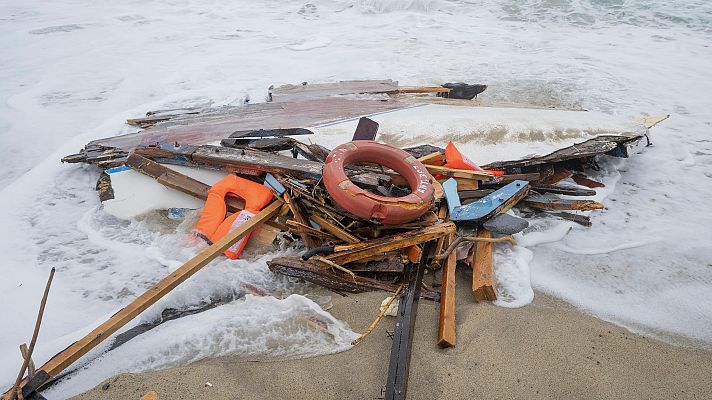 Telediario 1 - Tragedia en el mediterráneo: Al menos 62 personas han fallecido tras el naufragio de una embarcación