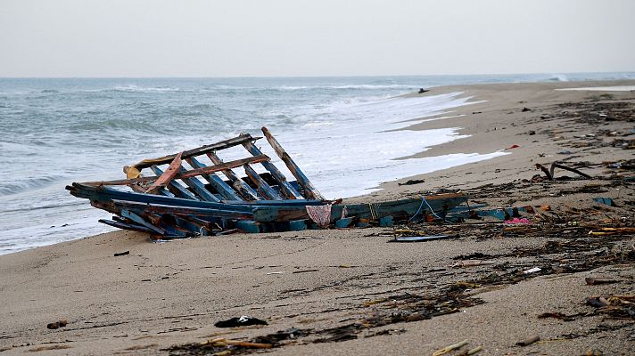 Telediario 1 - Son ya 64 los cuerpos recuperados del naufragio de Calabria