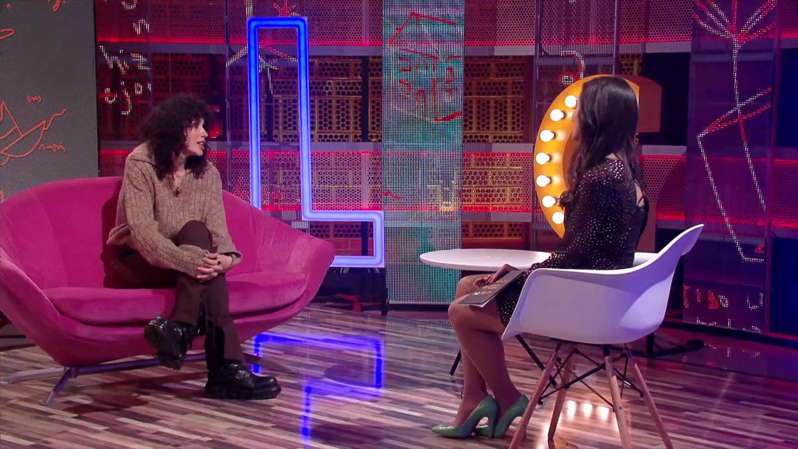 Culturas 2 - ¿Quién es Alice Wonder? - ver ahora