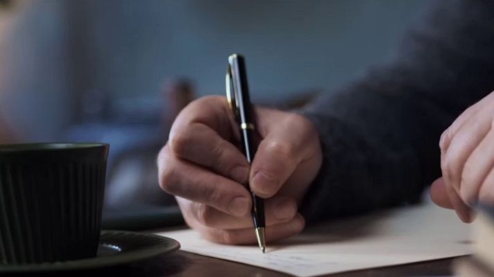 Telediario 1 - Escribir a mano se está convirtiendo en algo del pasado, a pesar de sus beneficios