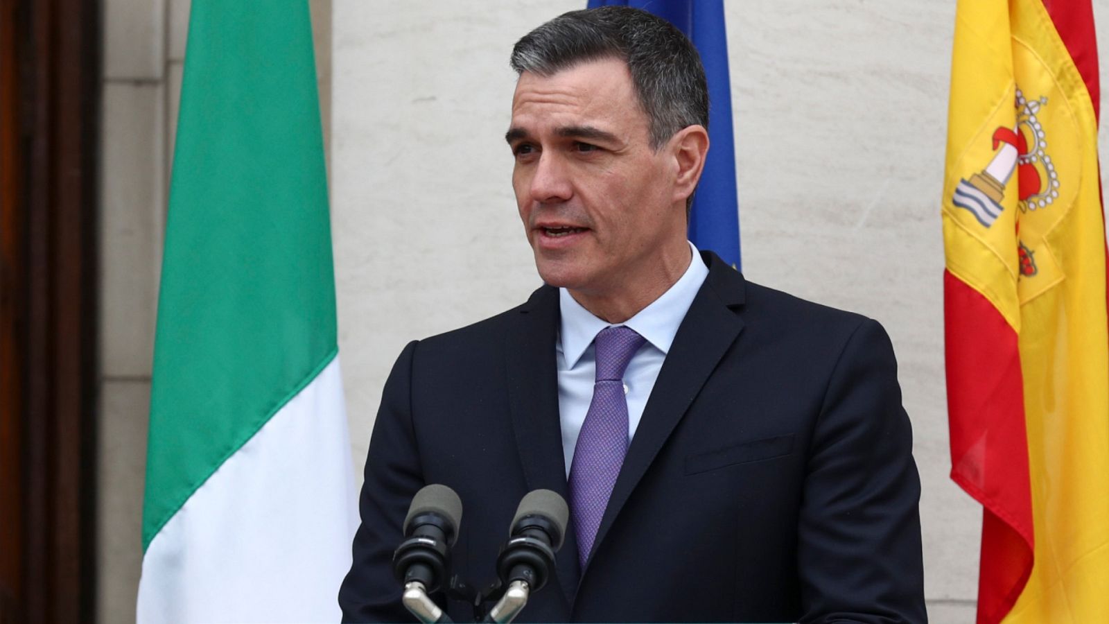 Sánchez reprocha a Del Pino la marcha de Ferrovial de España