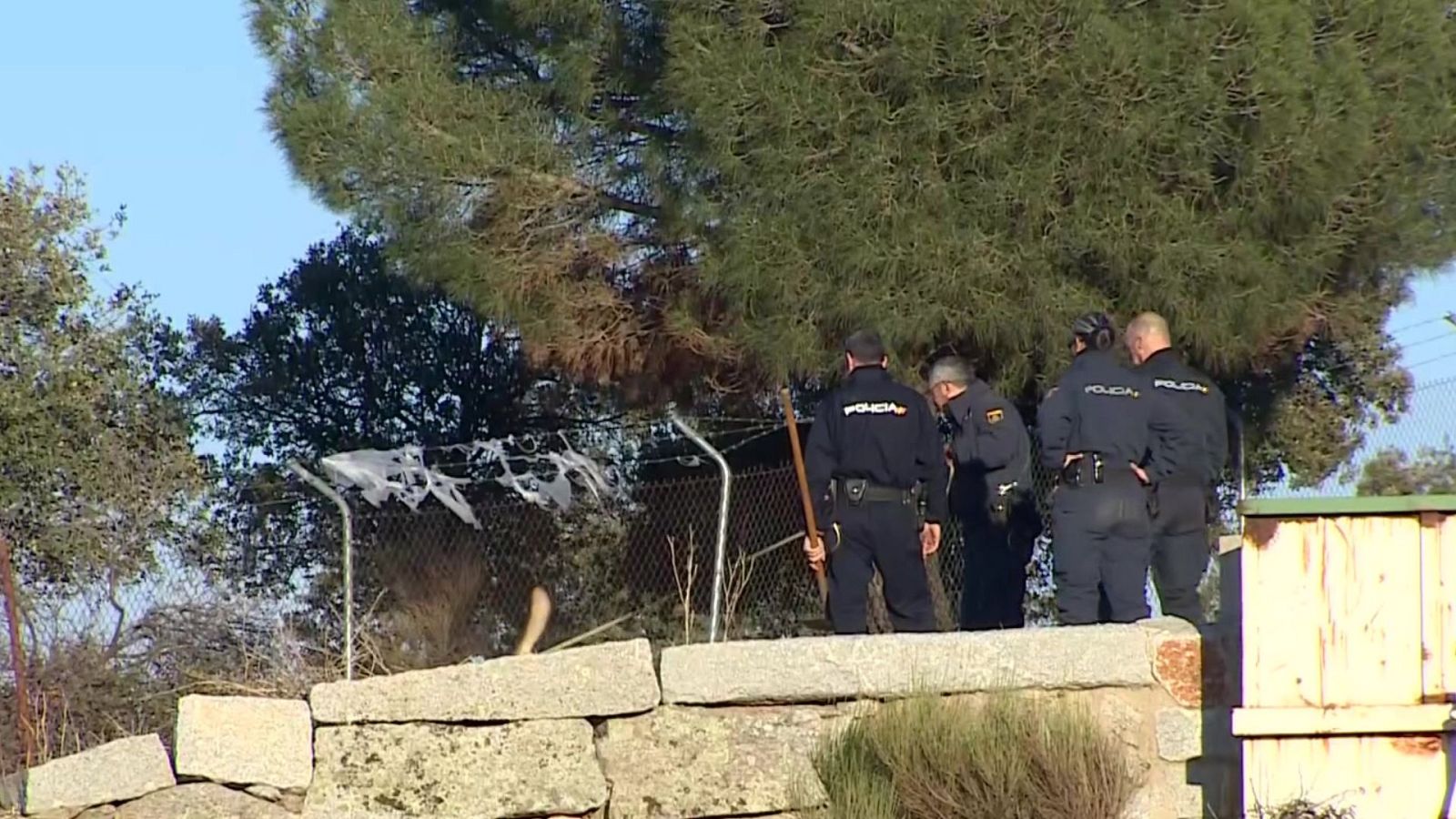Encuentran el cadáver de una mujer en un vertedero en Toledo, los agentes han detenido a otra mujer - Ver ahora