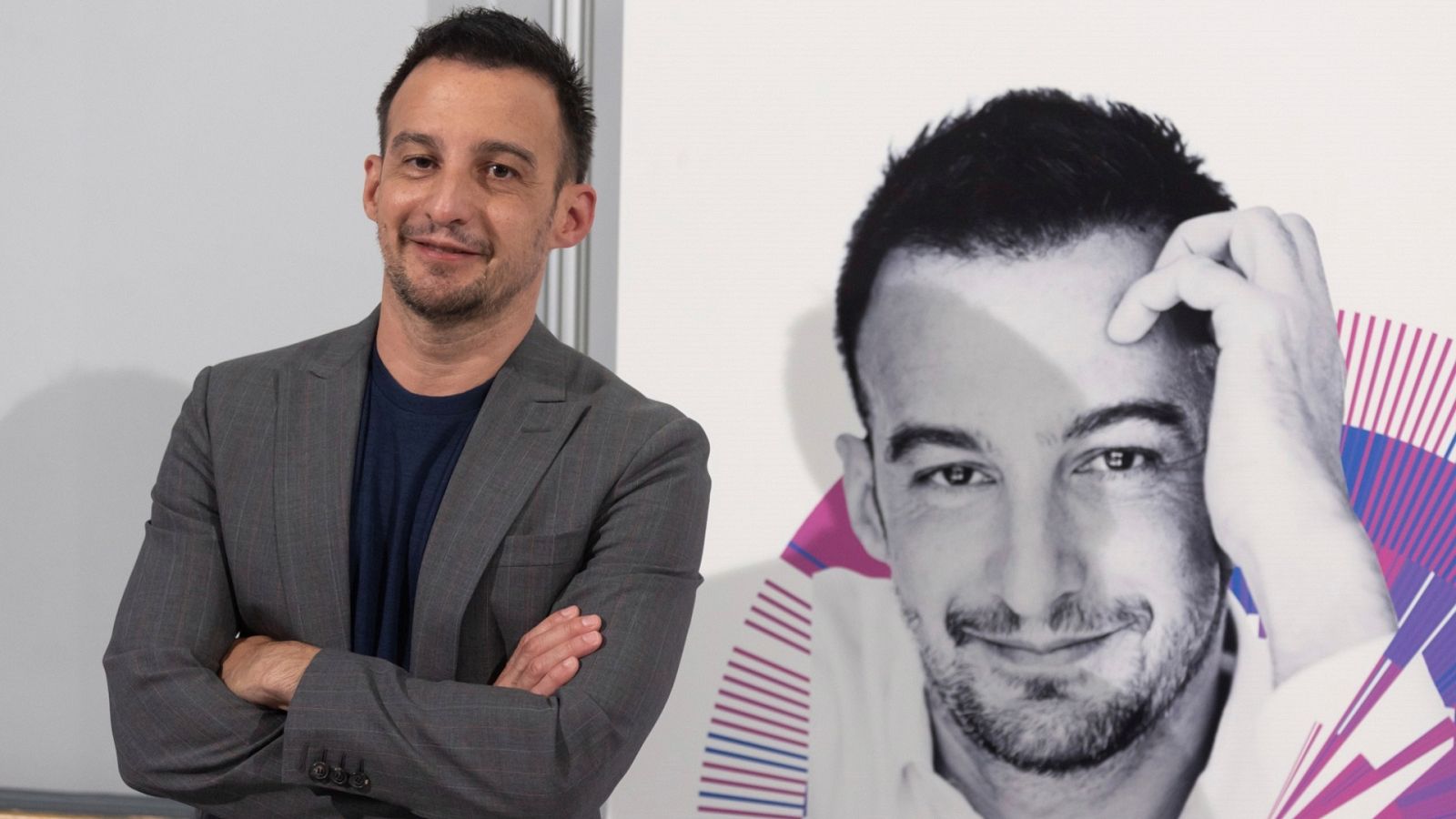 Pau Gómez publica un libro sobre el director de cine Alejandro Amenábar