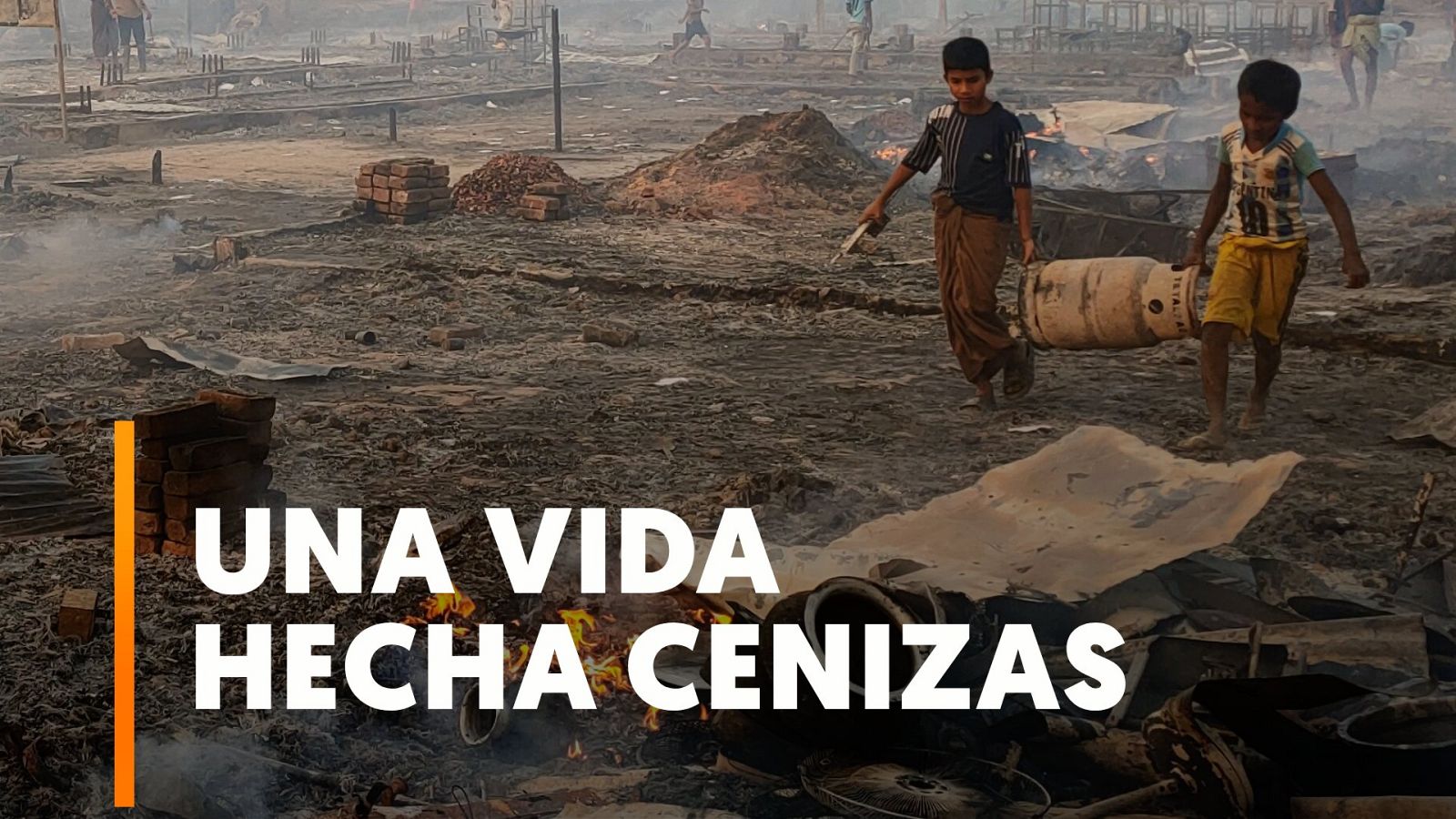 Un incendio en un campamento de Bangladesh deja sin hogar a 30.000 rohingyás