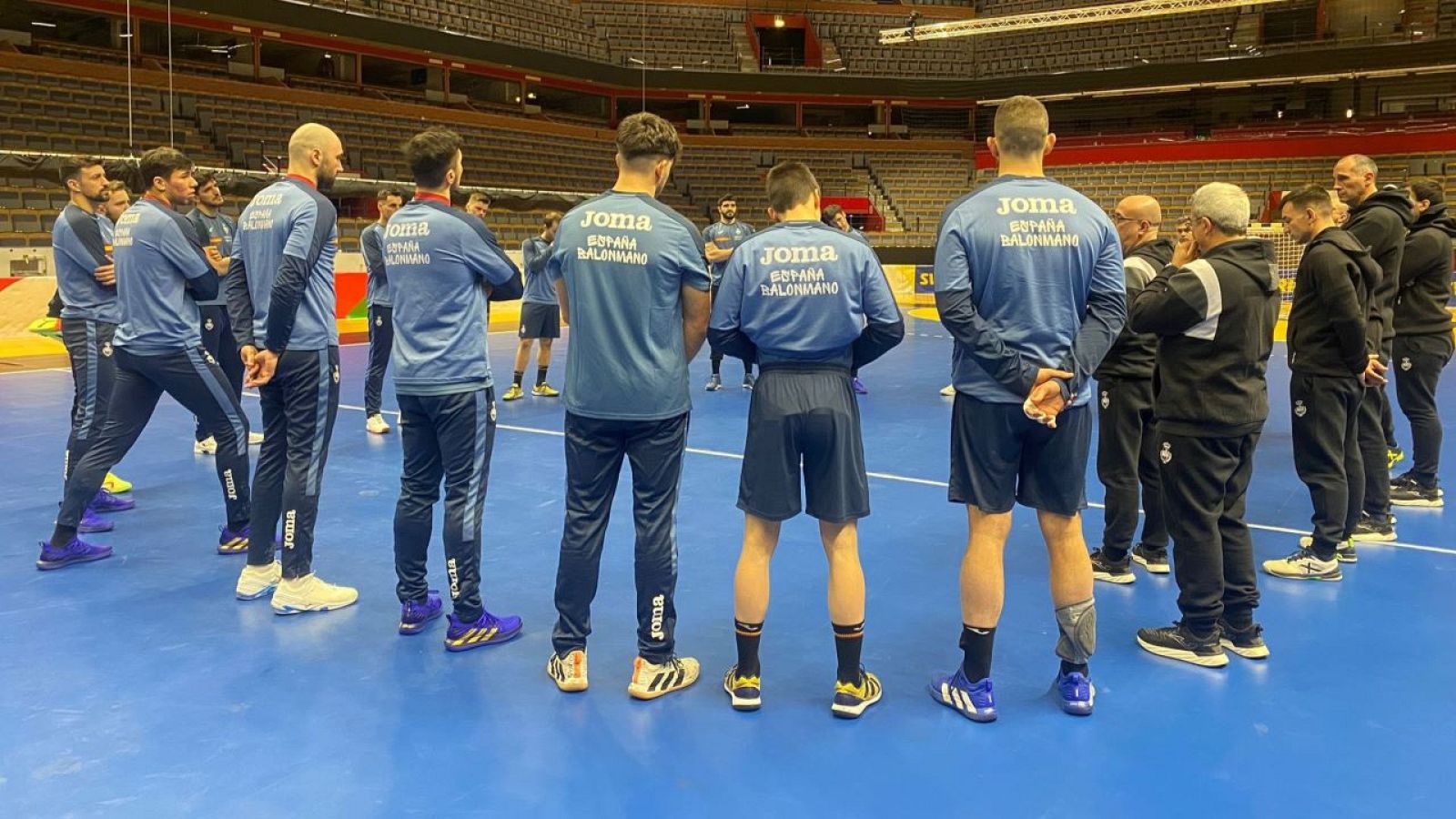 Los Hispanos ya entrenan en Suecia para la EHF Cup | Ver