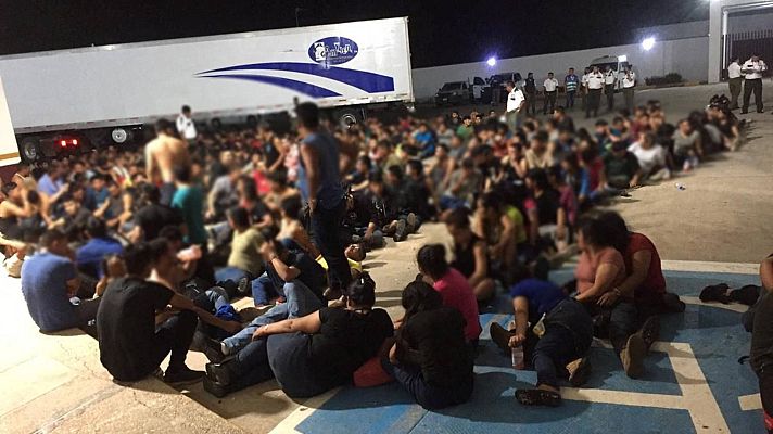 Informativo 24h - En México han encontrado un tráiler abandonado con más de 300 personas, de los cuales 103 son menores