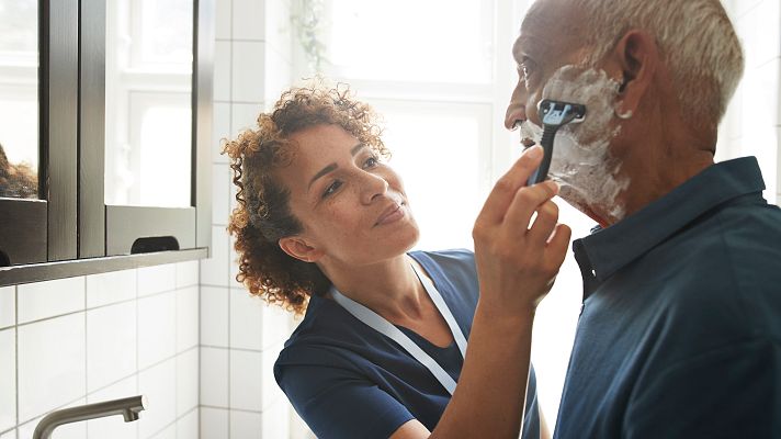 Telediario 1 - Los cuidados: un freno para muchas mujeres en sus carreras