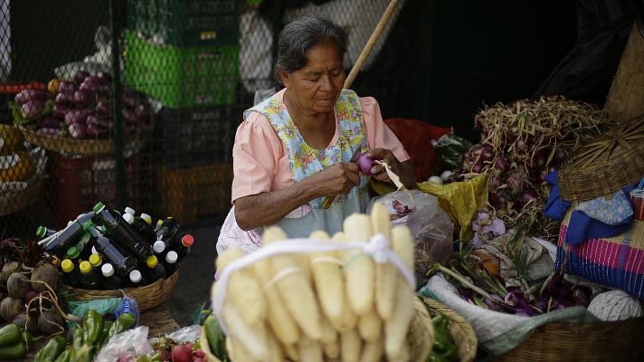 Telediario 1 - La brecha salarial, una realidad que se agrava, aun más, en las mayores de 55 años